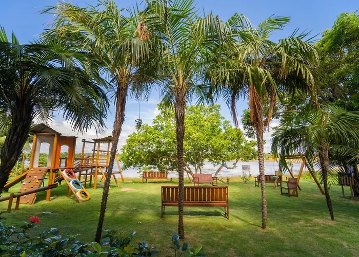 Apto Guarajuba Praia Condominio Porto Smeralda-100 Metros Da Praia