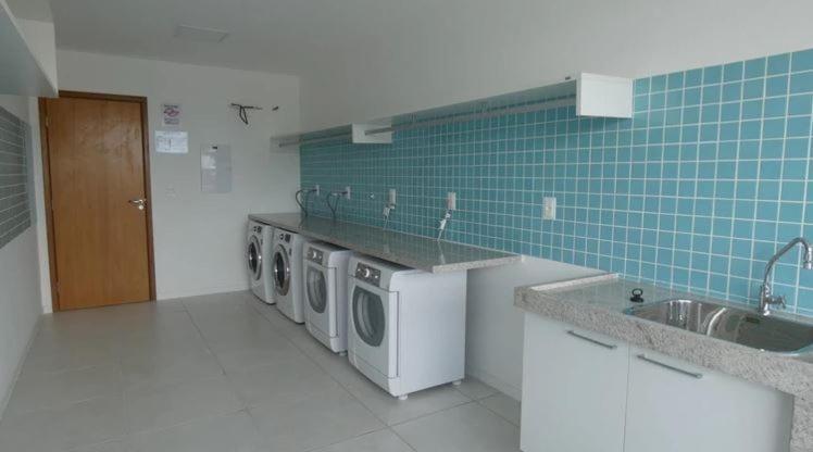 Apto Porto Smeralda-100 Metros Da * Guarajuba